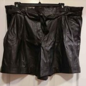 Fake leathers shorts black